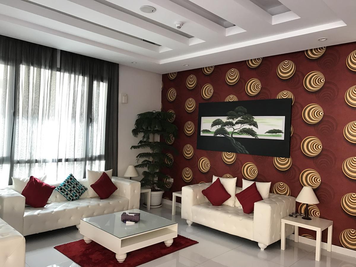 Al Muhanna Plaza Luxury Apartments Kuwait City Luaran gambar