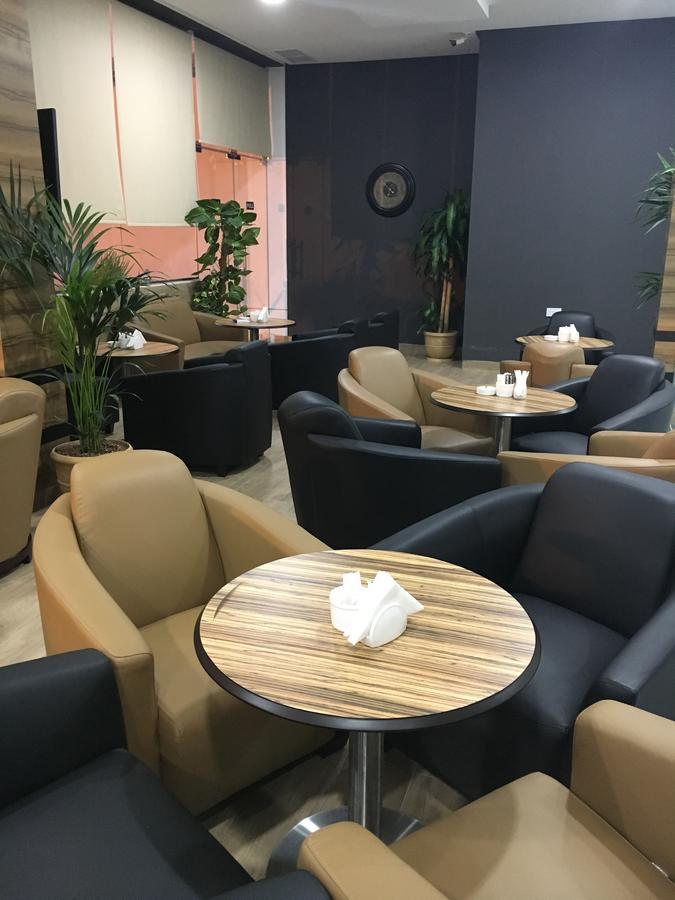 Al Muhanna Plaza Luxury Apartments Kuwait City Luaran gambar