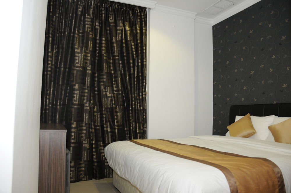 Al Muhanna Plaza Luxury Apartments Kuwait City Luaran gambar